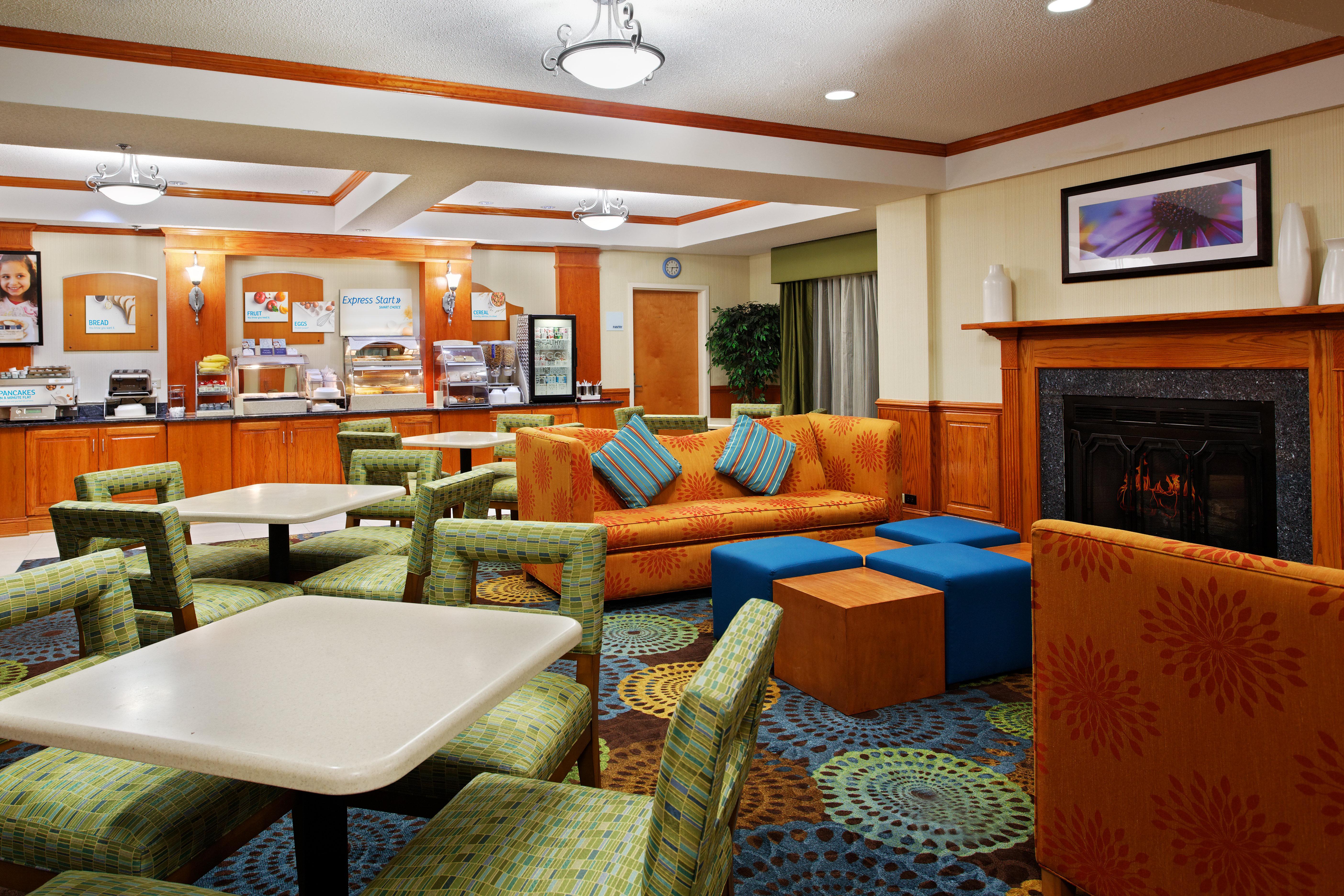 Holiday Inn Express Richmond-Brandermill-Hull Street By Ihg Exterior photo